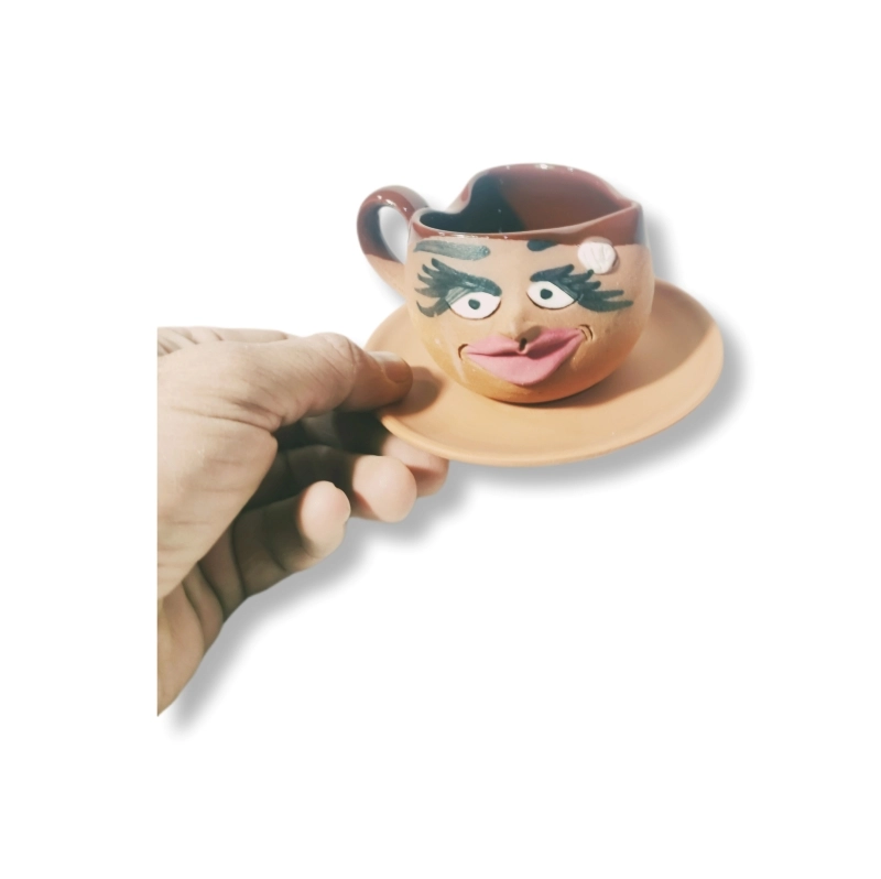 TOPRAK FİNCAN KADIN EMOJİ KALPLİ