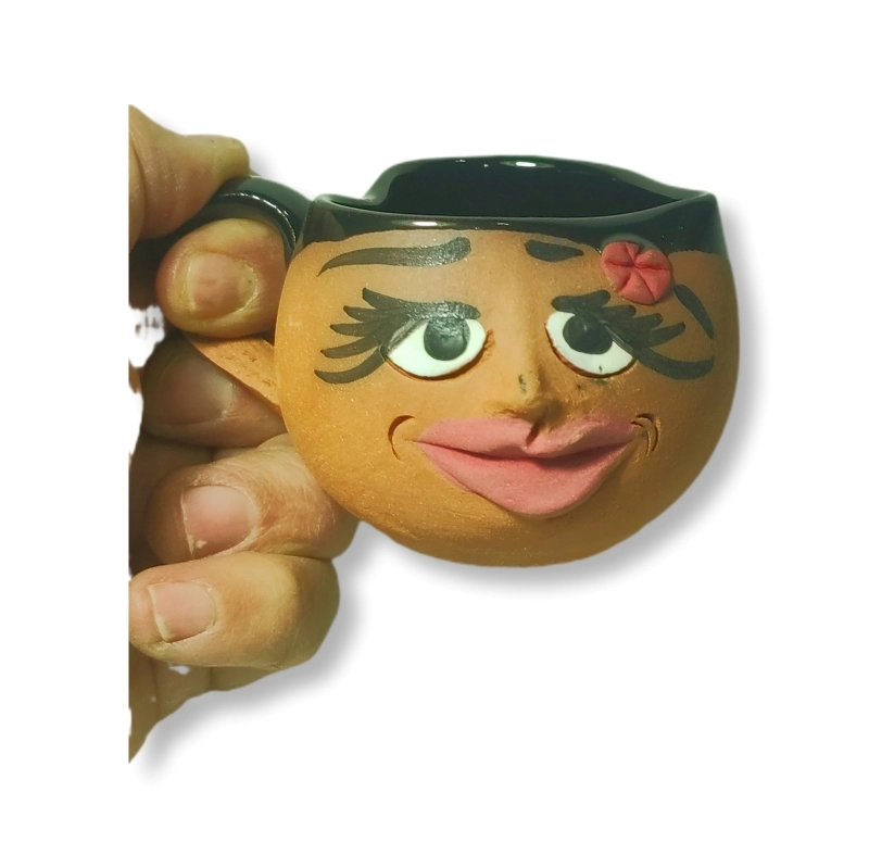TOPRAK KALPLİ FİNCAN EMOJİ KADIN