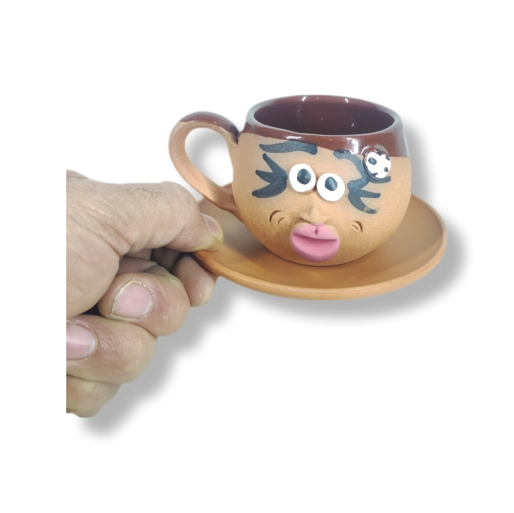 TOPRAK YUVARLAK FİNCAN EMOJİ KADIN