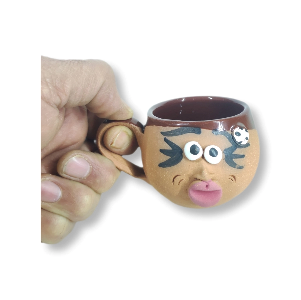 TOPRAK YUVARLAK FİNCAN EMOJİ KADIN