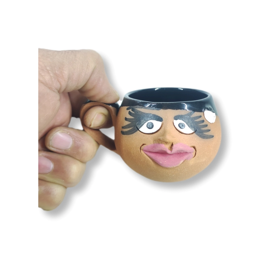 TOPRAK YUVARLAK FİNCAN EMOJİ KADIN